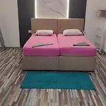 アパート V&j *